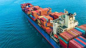 How bank guarantees are used in international trade by importers and exporters by reducing risk and providing assurance to all parties involved.